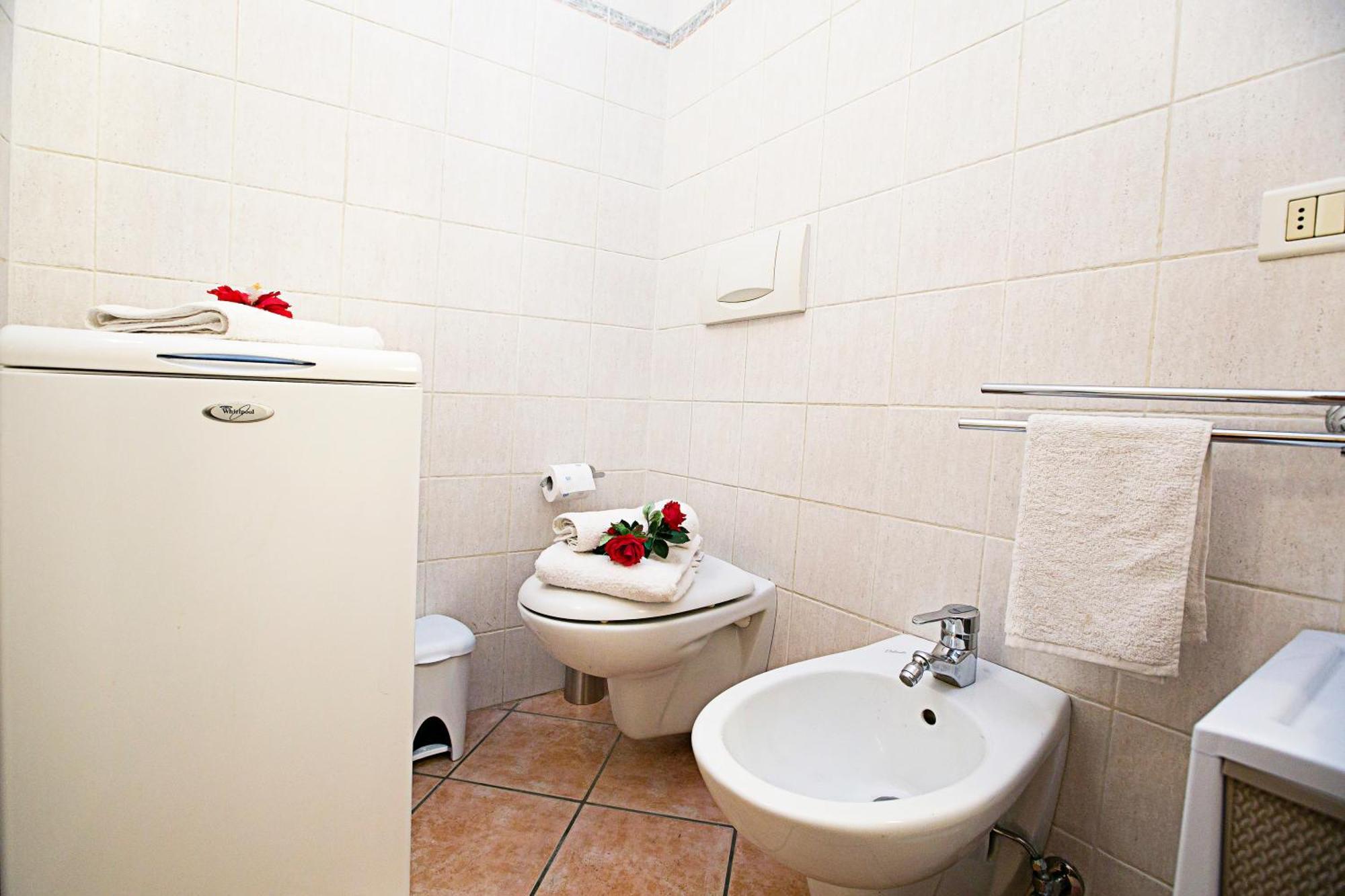 Appartamento Centro Storico Riva 2 - Happy Rentals Bagian luar foto