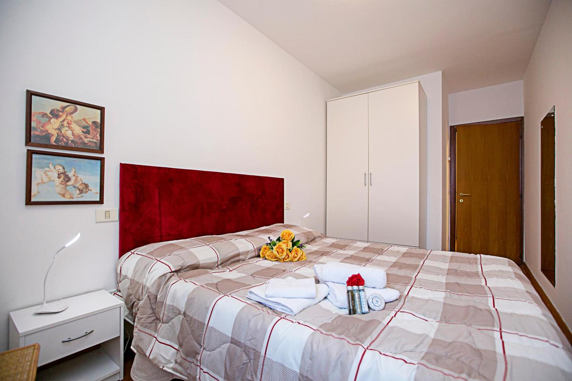 Appartamento Centro Storico Riva 2 - Happy Rentals Bagian luar foto